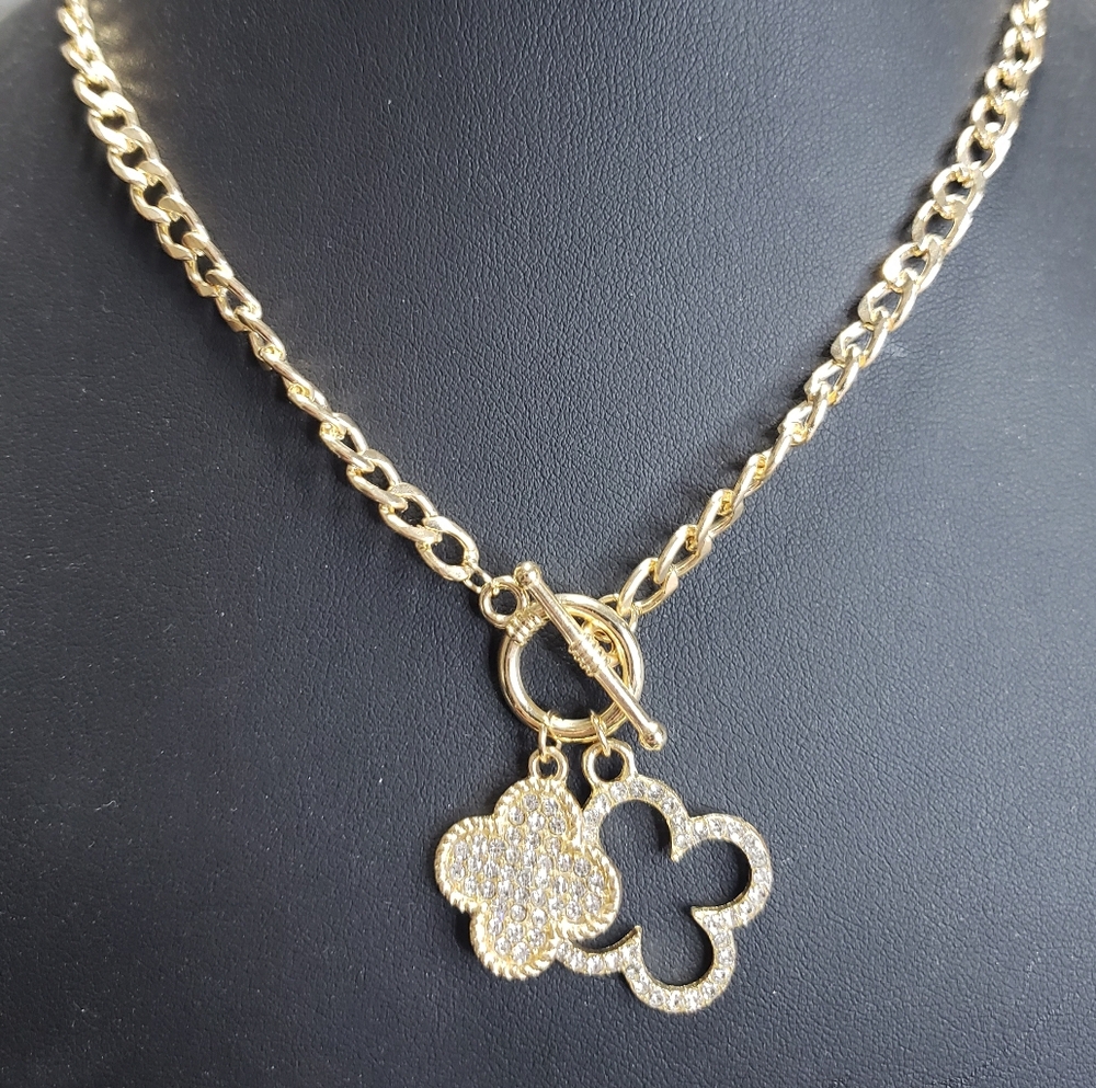 Elegant Gold Clover Pendant Necklace